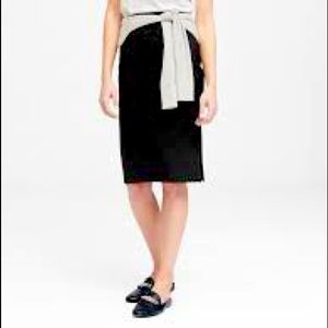 Banana Republic Washable Italian Wool Pencil Skirt I’m Black, Size 4